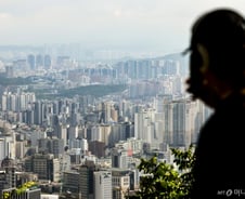 [단독]고용부 이어 국토부도 10대 건설사 긴급소집…규제·공급 균형 잡는다