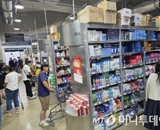 "박카스가 이 가격?"…카트 끌고 약국 쇼핑, 약사도 몰랐던 인기 제품은