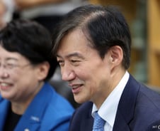 조국 "내 행보 걱정 할 곳, 민주당 아닌 국민의힘"[인터뷰]