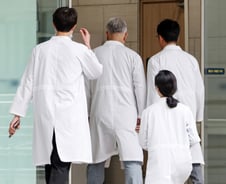 다음주면 병원 돌아오는 전공의들…'내부갈등·필수과 기피'는 과제로