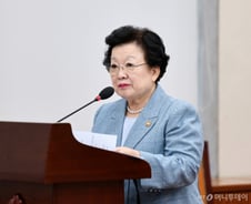 [단독]'김건희 여사 측에 귀금속' 의혹…이배용 국가교육위원장 '사임' 의사