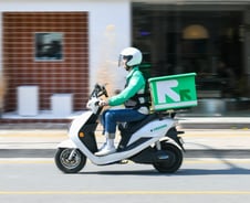 [단독]배달대행 위기에도 '부릉', 100억 유치…올해만 400억 조달