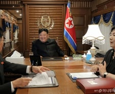 김정은, ICBM 시찰로 중·러와 동급 원했나…"외교무대 전 국방력 과시"