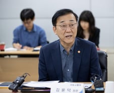 [단독]국토장관, 포스코·HDC현산에 '민간분양 페널티' 경고