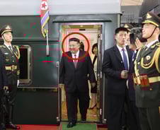 김정은, 베이징 도착…다자외교 등판