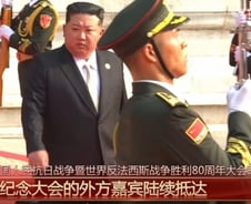 김정은, 중국 열병식 입장…중국 CCTV "양국은 전통의 우방"