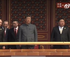 김정은·푸틴과 나란히 망루에…시진핑 "인류 또다시 전쟁과 평화 기로"