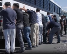 美국경 차르 "조지아 공장 같은 단속 더 많이"…삼성·SK도 촉각