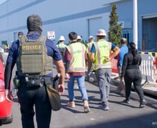 美 구금 한국인 태울 전세기 내일 출발…대한항공 B747-8i 투입