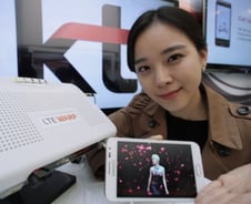 KT망 뚫고 '인증문자' 가로채 소액결제?…'초소형 기지국' 뭐길래