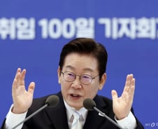 "쾌도난마" vs "화성서 왔나"…이 대통령 100일 회견에 엇갈린 여야