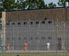 [단독]"조지아주 구금 남성 직원들, 가족과 연락 완전 단절됐었다"