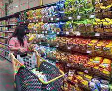 "우리 애가 좋아해" 한국 과자 쇼핑…'K간식 열풍' 앓는 베트남