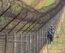'육군 수만명 투입' DMZ 경계근무…"양자기술 활용 땐 감시 범위 늘어"