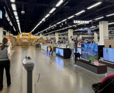 "노브랜드 김치, 감자칩 싹쓸이"…노란 카트 끄는 '몽탄신도시'[르포]