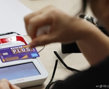 한신평 "롯데카드, 개인정보유출로 중장기 신용도 타격"