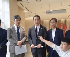 홈플러스 새주인 찾았나...김병주 MBK 회장 "유력한 협상자와 협상"