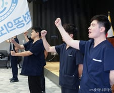 "수련 주 80시간까지만" 법사위 넘은 전공의법…전공의들 "더 줄여야"