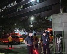 국정자원 화재 '밤샘 진화' 난항...'완진·복구'까지 장시간 걸릴듯