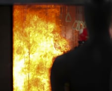 태백 연축전지 ESS 화재…1시간40분 만에 진화