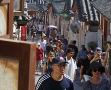 "한국인 오지마" 외치는 일본, 우리의 미래?…목표는 지갑 채우기