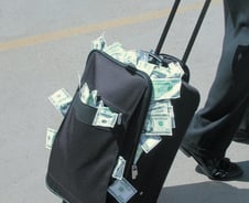"지금 벌어야" 싸게 파느니 방 비운다?…7만→40만원, 숙박비 '껑충'