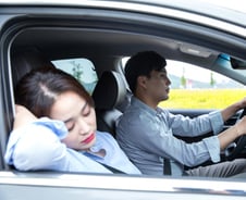 장거리 운전에 목·어깨 '욱신'…'이 자세'로 통증 줄이세요