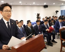 배경훈 부총리 "R&D 예산 삭감으로 피해 입은 모든 분께 사과"