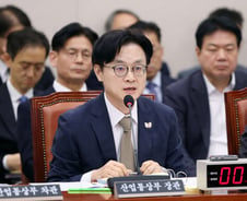 김정관 산업장관 "한수원-웨스팅하우스 비밀계약 공개, 바람직하지 않아"