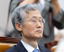 이재명 정부 첫 국감, 곳곳서 충돌…조희대 대법원장, 90분 침묵 끝 이석