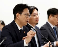 배경훈 부총리 "제4이통사 도입 위한 제도 개선…통신비 인하 추진"