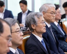 조희대 대법원장, 국감 이석 불허에 1시간 넘게 침묵하다 퇴장