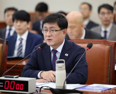 민주당 "尹, 대책없는 원전 확대" vs 국힘 "장관, 강성 탈원전주의자냐"