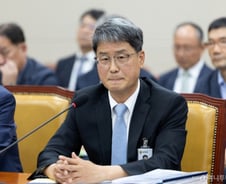 방미통위 첫 국감…여야 "졸속 조직개편, 빅테크 규제공백" 비판