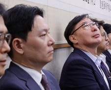 '이화영 변호인 교체' 진실공방…"김현지 질책" vs "검찰에 협조"
