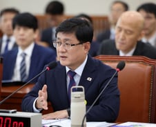 기후장관 "신규 원전 2기, 재검토 대상…필요 없으면 안 할 수도"