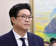 "말 할 가치가 없다" MBK 김병주 질타하다 무력감 토로한 여야
