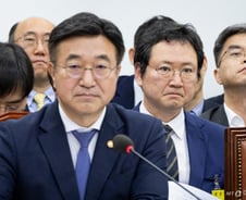 "이재명 대통령 어딨었나" vs "국정자원 화재, 윤석열정부 무능 탓"