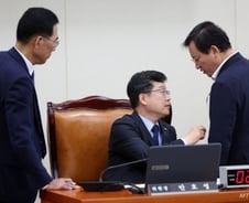 "민노총 불러서 간첩인지 밝혀야" VS "명예훼손 사과하라"...여야 고성