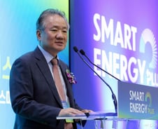 "신재생에너지만으로 전력 확보 어려워, 한국 '탈탄소' 선도국 도약하길"