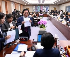 법사위, 대법원에 이 대통령 사건 처리 기록 요구…대장동 수사 검사 증인 채택