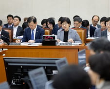 '복귀 전공의 성폭행하겠다' 글 방치한 메디스태프…두나무 대표 "투자 미흡했다"