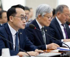 "부실 선거"vs"野-통일교 유착"…여야, '동상이몽' 선관위 국감