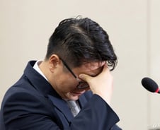 "200만원이라도"...쿠팡CFS 대표 옆 눈물 흘린 부장검사, 무슨 일?