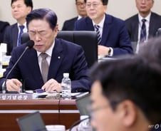 "민족대표들 국적도 일본이냐" "북한이 주적이냐?…여야 역사관 공방