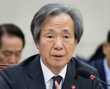 정기석 건보공단 이사장 "개인정보 유출·중국인 건보 통계 오류에 사과"