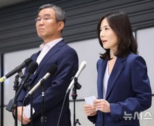 송환자와 함께 온 박스엔 휴대폰 수북…"캄보디아 피싱조직 전모 밝힐 것"[일문일답]