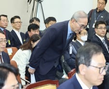 김영섭 KT 대표, 사퇴 여부에 "사고 수습 후 합당한 책임 지겠다"
