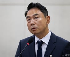 국감 출석 정지영 현대百 대표 "농약 우롱차 사태 죄송, 재발 않도록 최선"