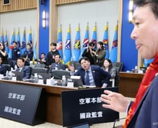 "미국 가서 살아라" "공부해라"…특검의 오산기지 압수수색 두고 막말